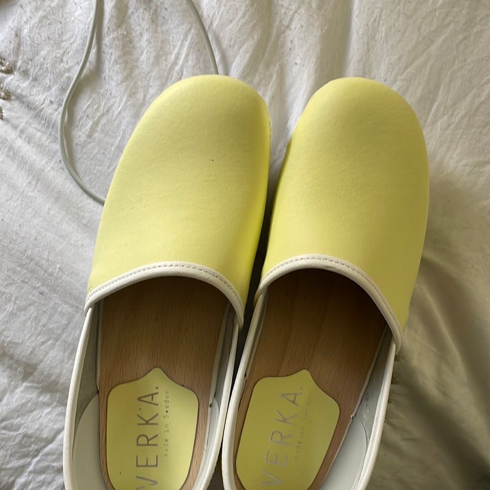 NWOT Swedish clogs
